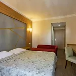 Dionisus Hotel 호텔 베렉