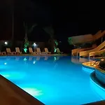 Dionisus Hotel 베렉